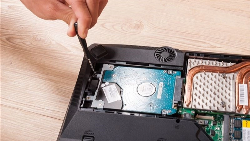 Thay HDD bằng SSD trong vài bước đơn giản